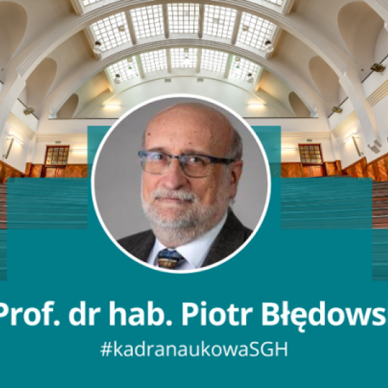 Na grafice prof. Piotr Błędowski na tle auli A