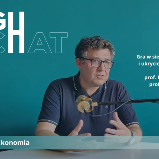 mężczyzna w studiu podcastów