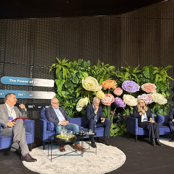 kilka osób na panelu