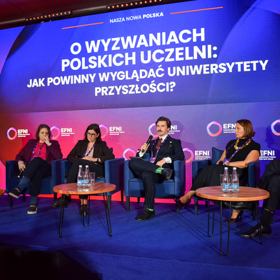 na zdjęciu kilku panelistów