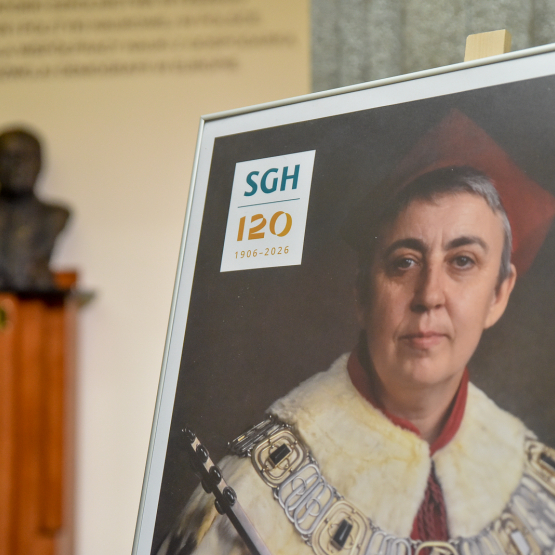 portret kobiety w todze rektorskiej, z tyłu popiersie