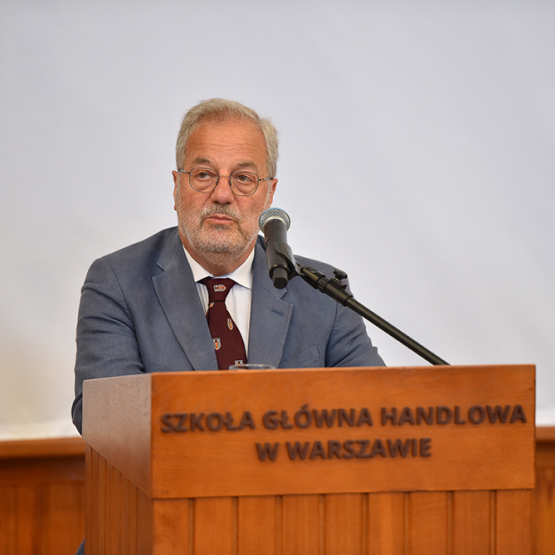 Na zdjęciu prof. Toporowski za mównicą