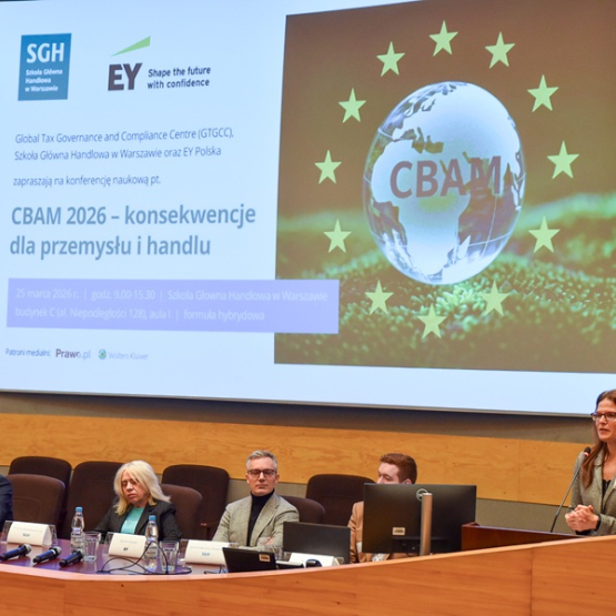 zdjęcie panelistów z konferencji