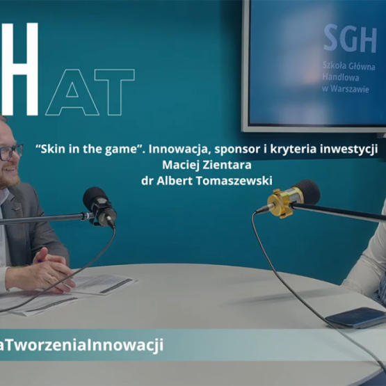 rozmówcy w studiu podcastów