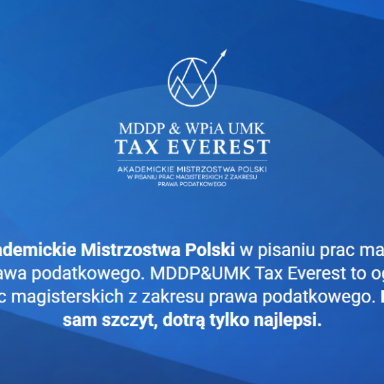 na niebieskim tle białe napisy 