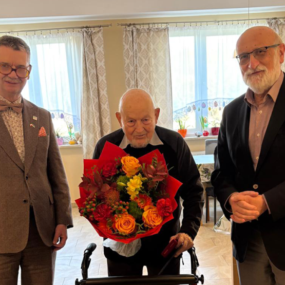 na zdjęciu trzech mężczyzn