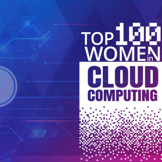 grafika przedstawiająca zarys chmur na niebiesko-różówym tle i napis Top 10 Women in Cloud Computing
