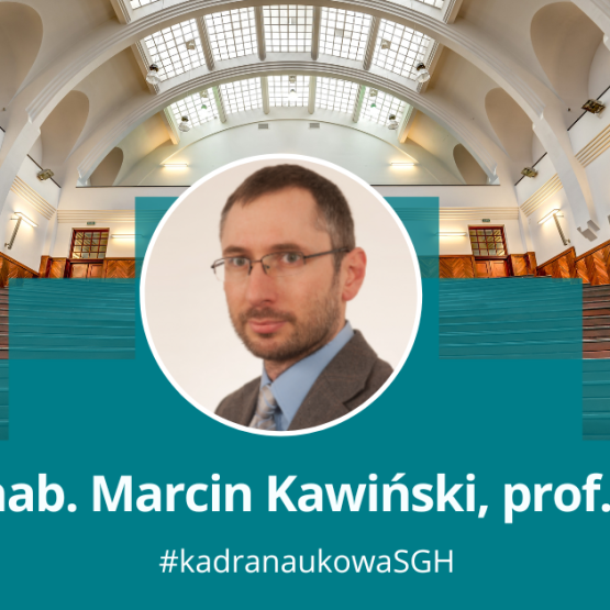 Grafika przedstawiająca okrągłe zdjęcie mężczyzny na tle uczelnianej auli; podpis: dr hab. Marcin Kawiński, prof. SGH #kadranaukowa 