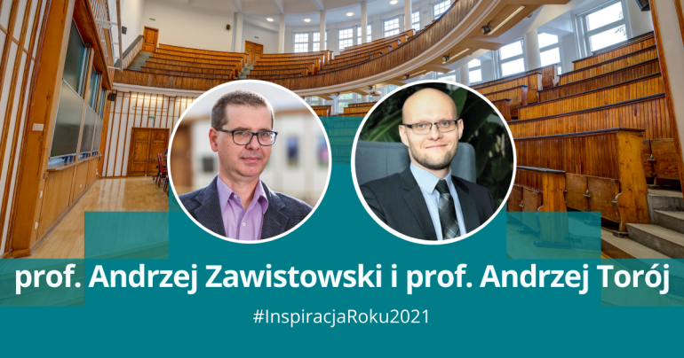 Prof. Andrzej Zawistowski i Andrzej Torój na tle auli głównej - kolorowe zdjecie