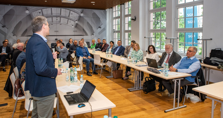 na zdjęciu uczestnicy seminarium