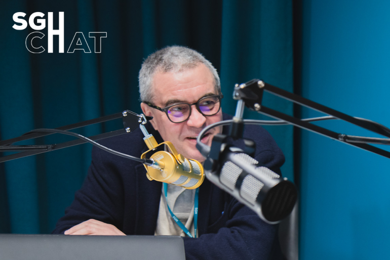 na zdjęciu prof. Michał Goliński przy mikrofonie