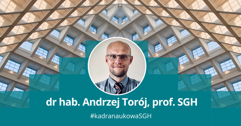 na tle szklanego dachu grafika przedstawiająca zdjęcie mężczyzny w okrągłej ramce i podpis