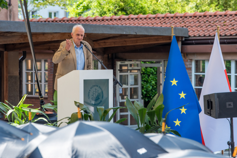 Andrzej Friszke podczas wykładu w SGH