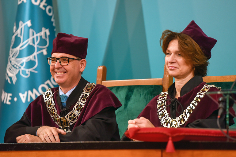 Na zdjęciu prorektorzy prof. Andrzej Zawistowski i prof. Dorota Niedziółka