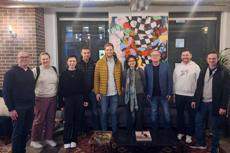 na zdjęciu kilka osób, delegacja z SGH