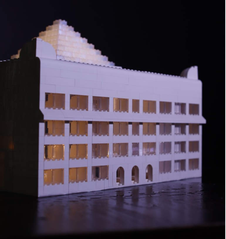 zdjęcie budynku z klocków Lego na czarnym tle