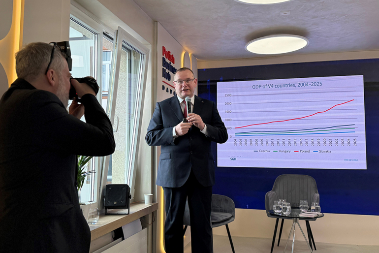 picture of a man talking to the microphone; on the left photo reporter