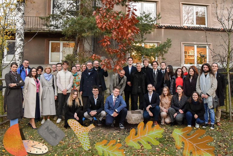 Na zdjęciu uczestnicy uroczystości złożenia kapsuły czasu 