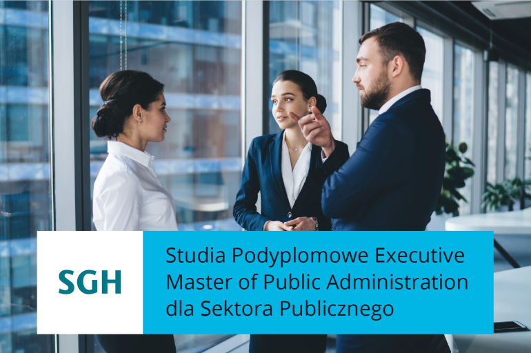 na zdjęciu trzy osoby w biurze, na froncie na niebieskim tle napis: studia podyplomowe Executive Master of Public Administration dla sektora publicznego