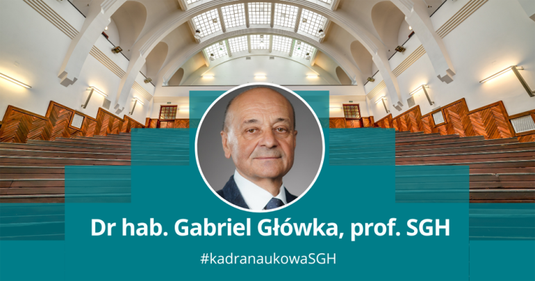 na tle auli A prof. Gabriel Główka