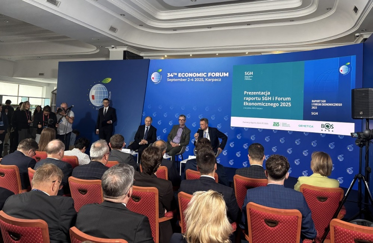 Na zdjęciu sala konferencyjna, dużo ludzi, prezentacja Raportu SGH i FE