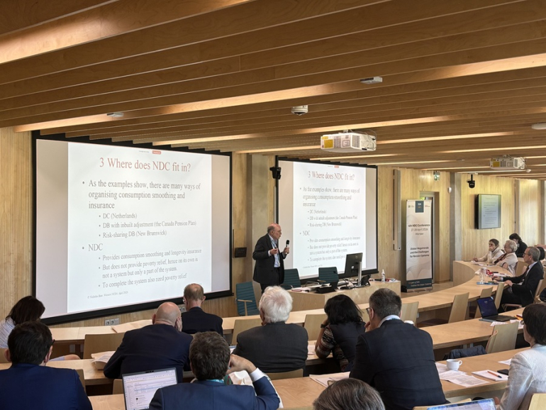 zdjęcie prelegenta na konferencji 