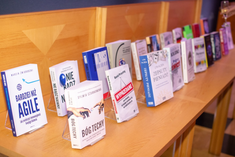 książki na półce