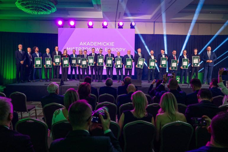 JM Rektor odbierający gratulacje za medale na AME