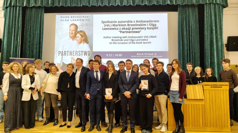 zdjęcie zbiorowe ze spotkania