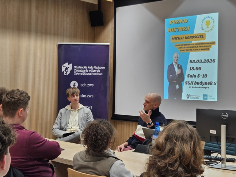 na zdjęciu kilka osób na spotkaniu z gościem