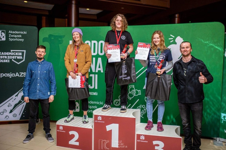 snowboardzistki na podium