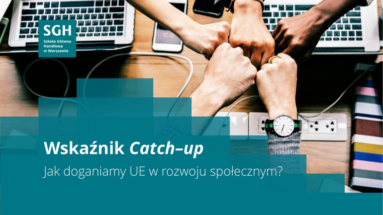 grafika przedstawiająca pięści kilku osób nad stołem, na którym jest laptop i podpis: Wskaźnik Catch-up