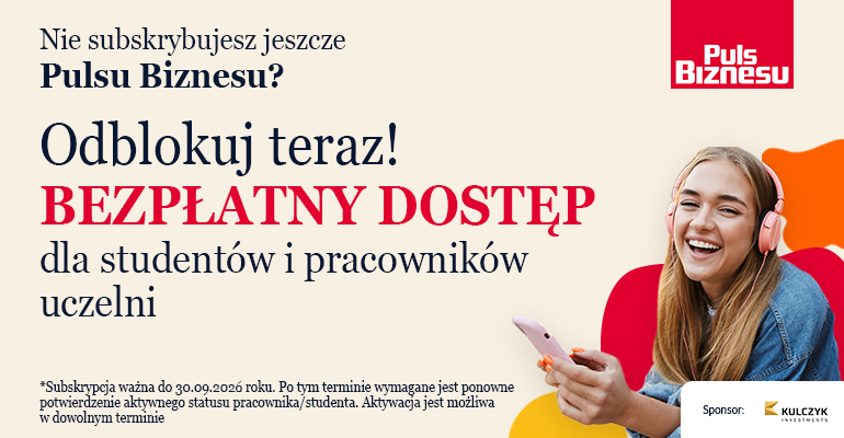 na zdjęciu kobieta trzymająca komórkę w dłoni oraz napis zachęcający do promocji bezpłatnego dostępu 