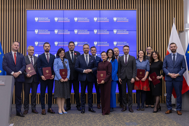 na zdjęciu nominowani do rady