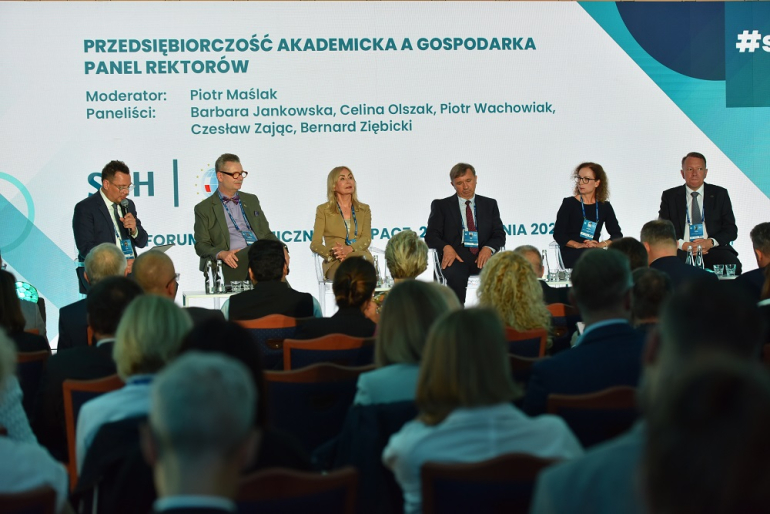 na zdjęciu 5 rektorów uniwersytetów ekonomicznych w Polsce