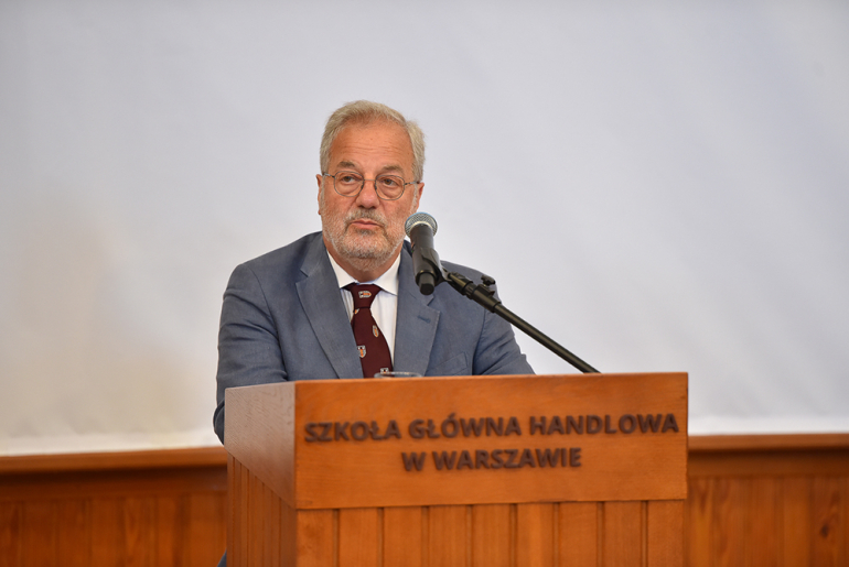 Na zdjęciu prof. Toporowski za mównicą
