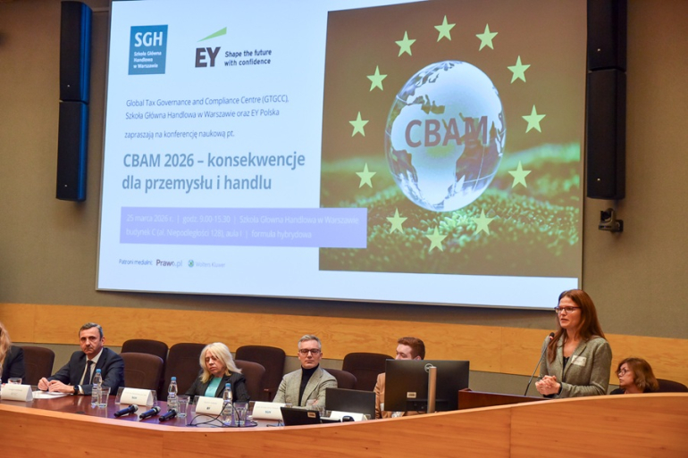 zdjęcie panelistów z konferencji