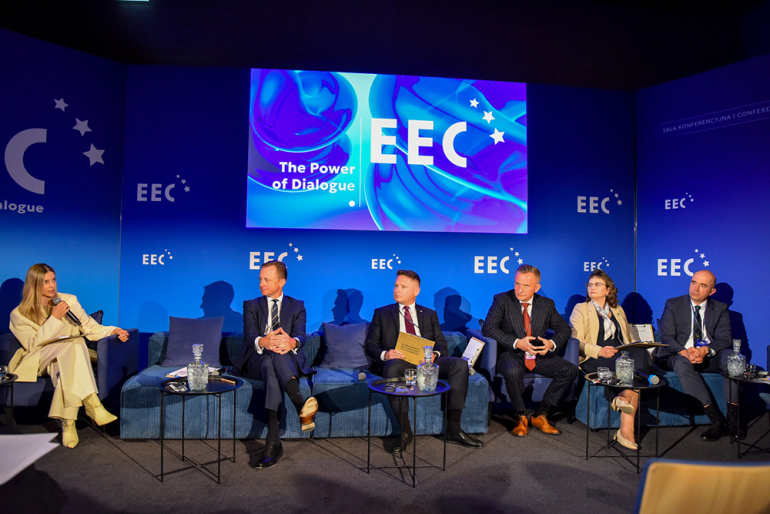 zdjęcie ekspertów z panelu