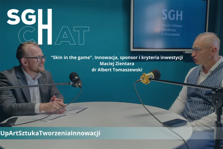 rozmówcy w studiu podcastów
