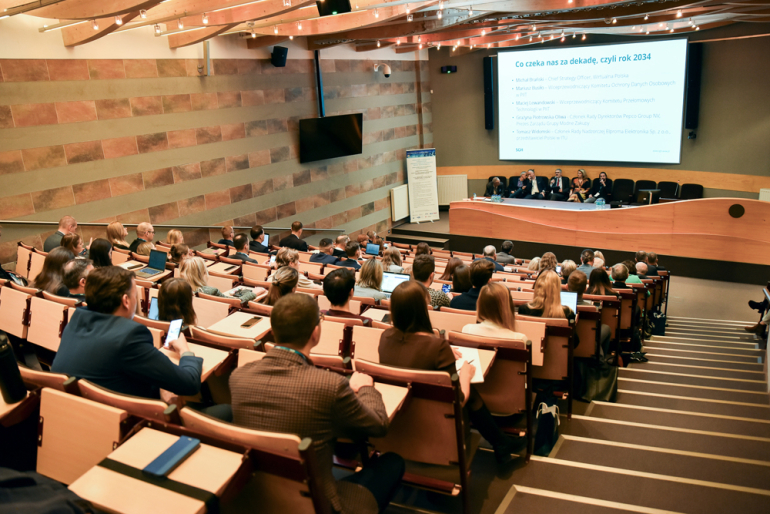 uczestnicy konferencji na auli