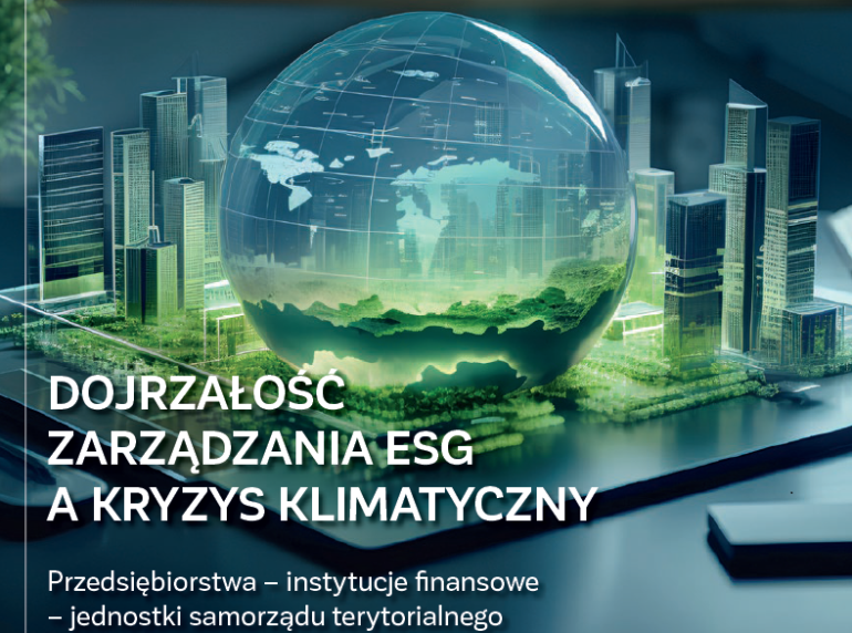 grafika przedstawiająca przeźroczystą kulę; w tle wieżowce i zieleń; na dole biały napis:  Dojrzałość zarządzania ESG a kryzys klimatyczny. Przedsiębiorstwa - instytucje finansowe - jednostki samorzadu terytorialnego  - 