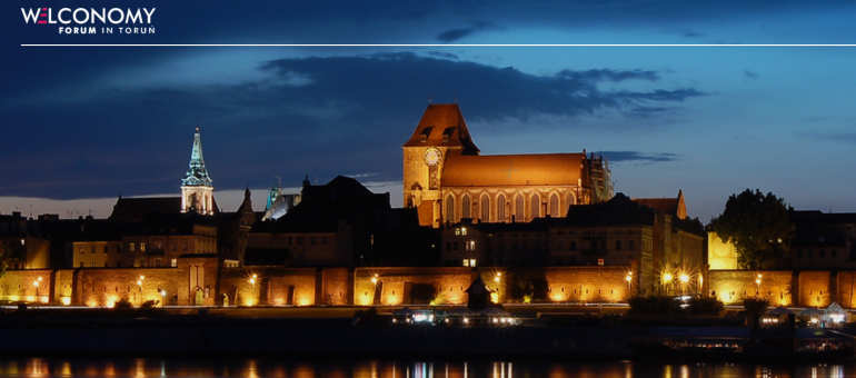 zdjęcie - widok toruńskiej starówki w nocy 