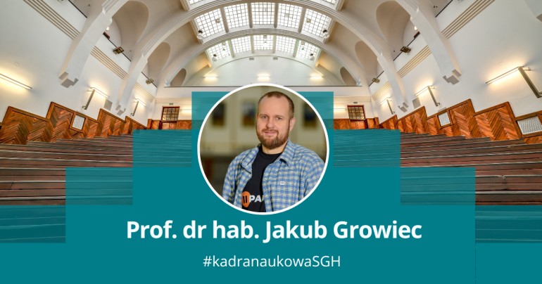 grafika przedstawiająca okrągłe zdjęcie mężczyzny na tle uczelnianej auli i podpis: prof. dr hab. Jakub Growiec #kadranaukowa SGH