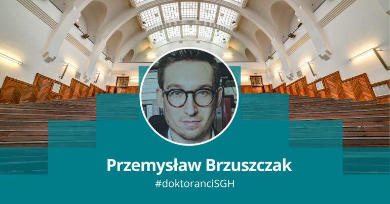 grafika przedstawiająca zdjęcie mężczyzny w okągłęj ramce na tle jednej z uczelnianych auli; podpis Przemysław Brzuszczak #doktoranci 