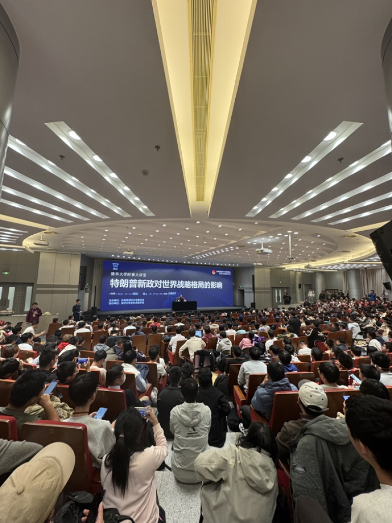 sala wykładowa pełna ludzi